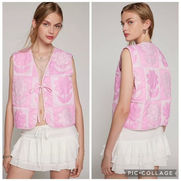 UO Kimichi Blue Pink Floral Quilted Liner  Vest Size Medium - Picture 13 of 13